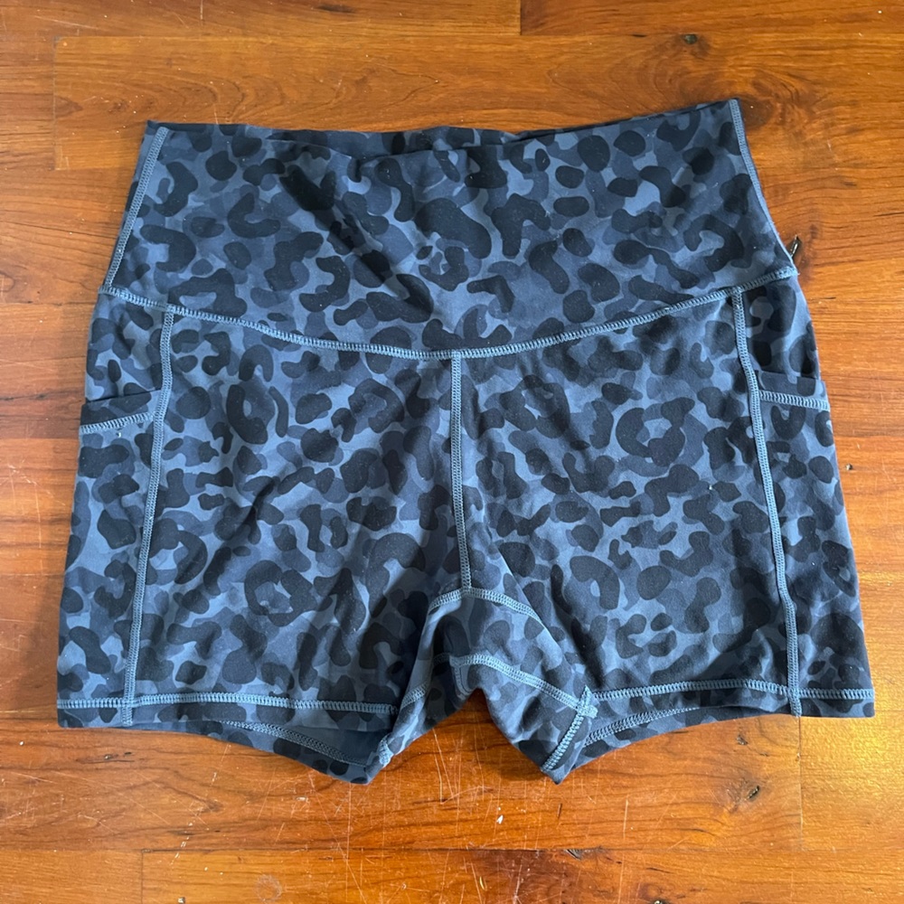 Spandex shorts with pockets